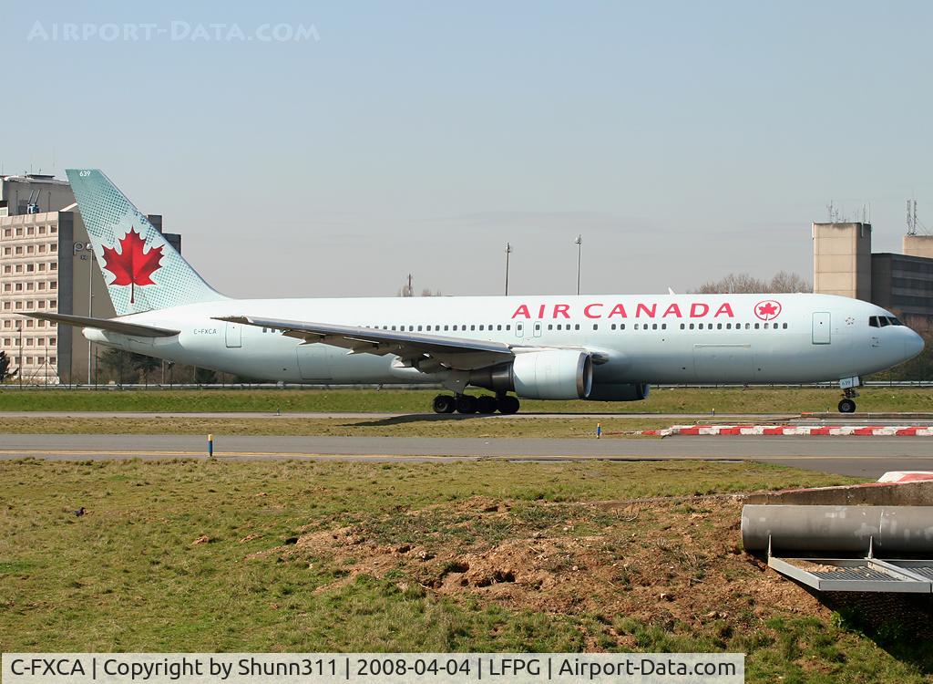 C-FXCA, 1990 Boeing 767-375/ER C/N 24574, Taxiing on parallels runways