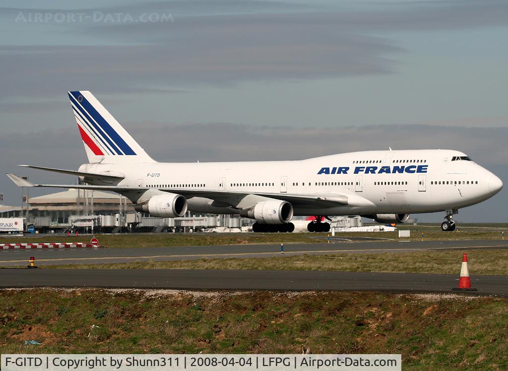 F-GITD, 1992 Boeing 747-428 C/N 25600, Rolling to his gate on the South...