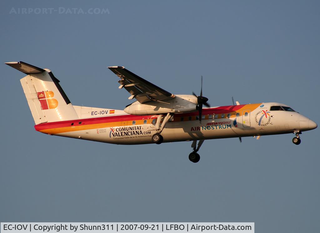 EC-IOV, 2001 De Havilland Canada DHC-8-315 Dash 8 C/N 581, Landing rwy 14R