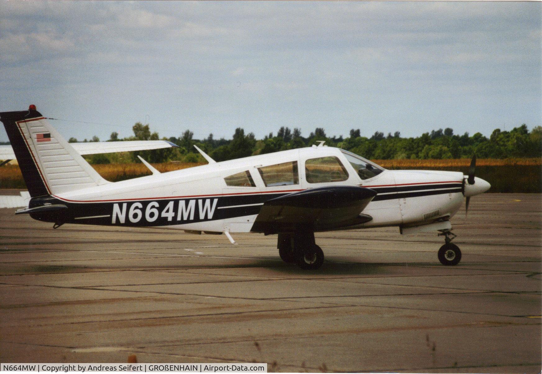 N664MW, 1968 Piper PA-28R-180 Cherokee Arrow C/N 28R30616, Airport Großenhain  Juni 2002
