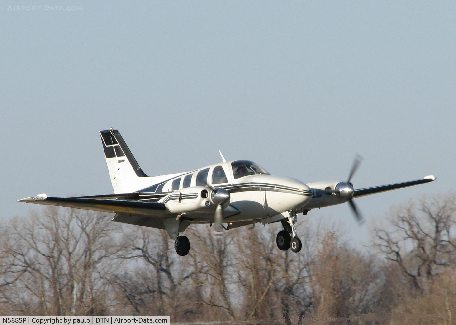 N588SP, 1980 Beech 58P Baron C/N TJ-265, Landing at Downtown Shreveport.