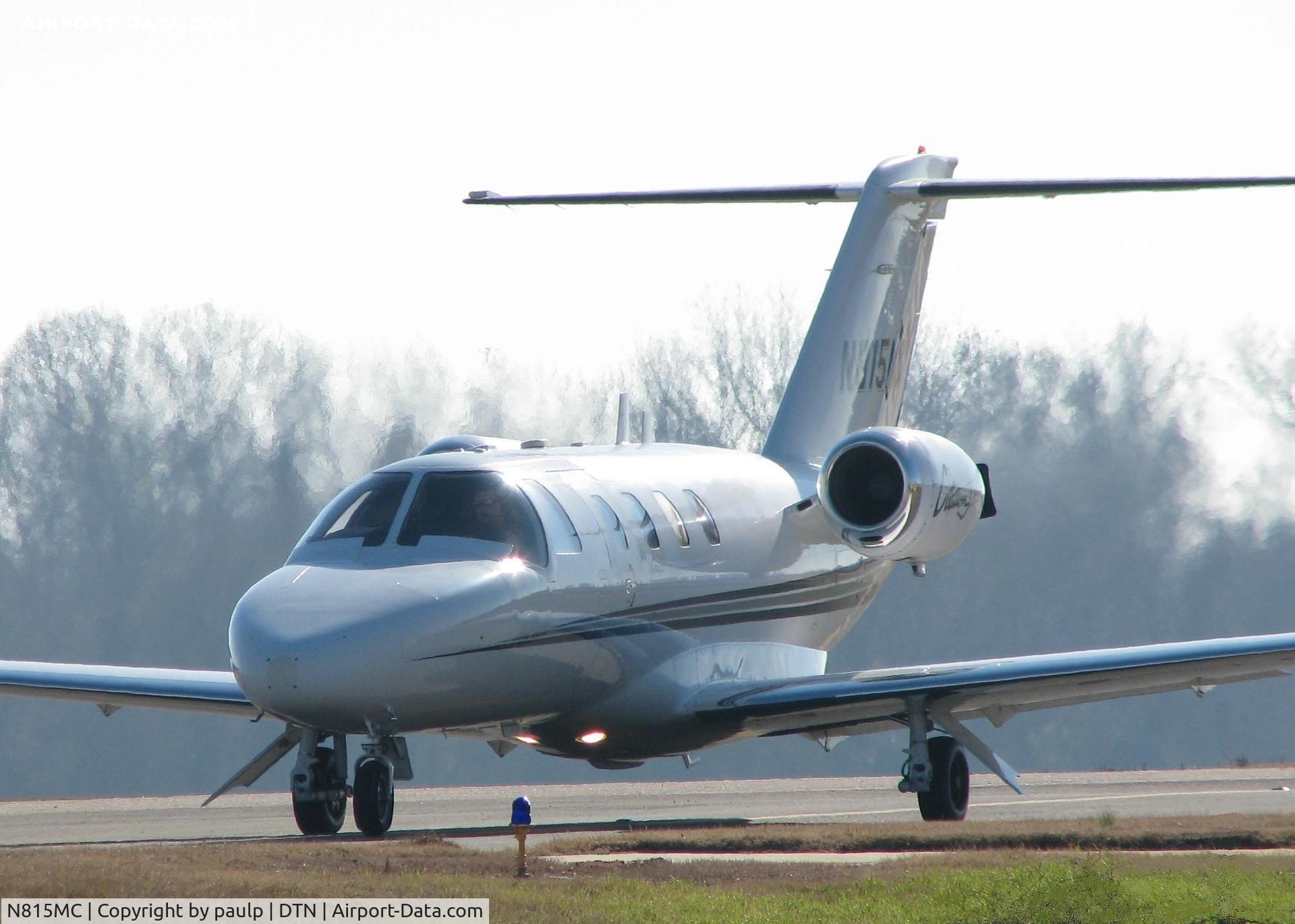 N815MC, 1996 Cessna 525 CitationJet CJ1 C/N 525-0142, Taxiing at the Downtown Shreveport airport.