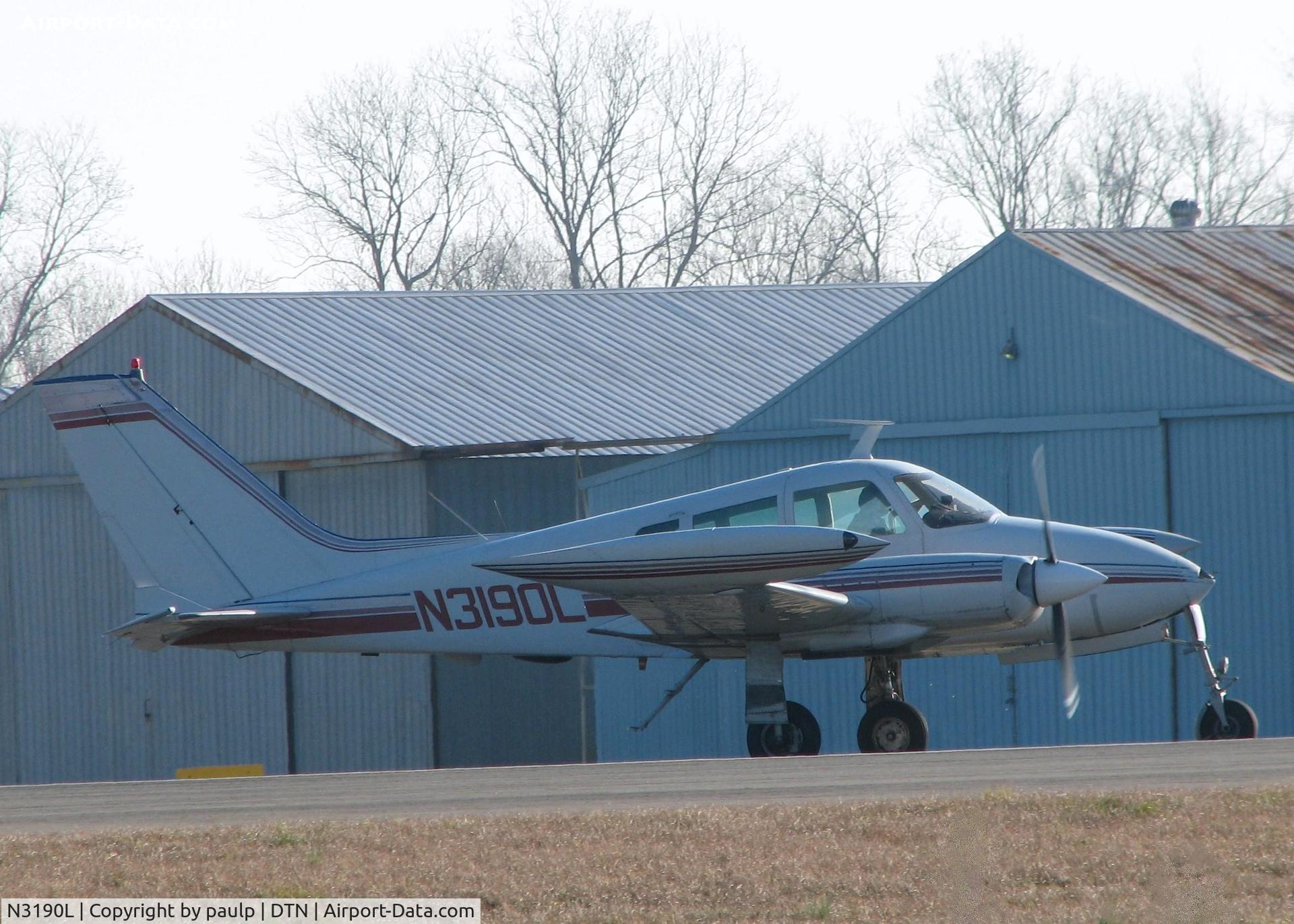 N3190L, 1965 Cessna 310J C/N 310J0190, Taking off from the Downtown Shreveport airport.
