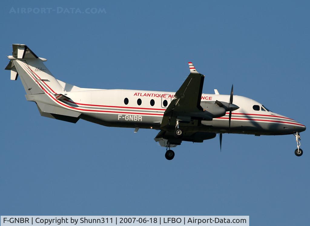 F-GNBR, 1998 Beech 1900D C/N UE-327, Landing rwy 14R