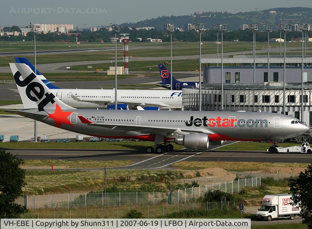 VH-EBE, 2007 Airbus A330-202 C/N 842, Push to his gate at Airbus factory before delivery...