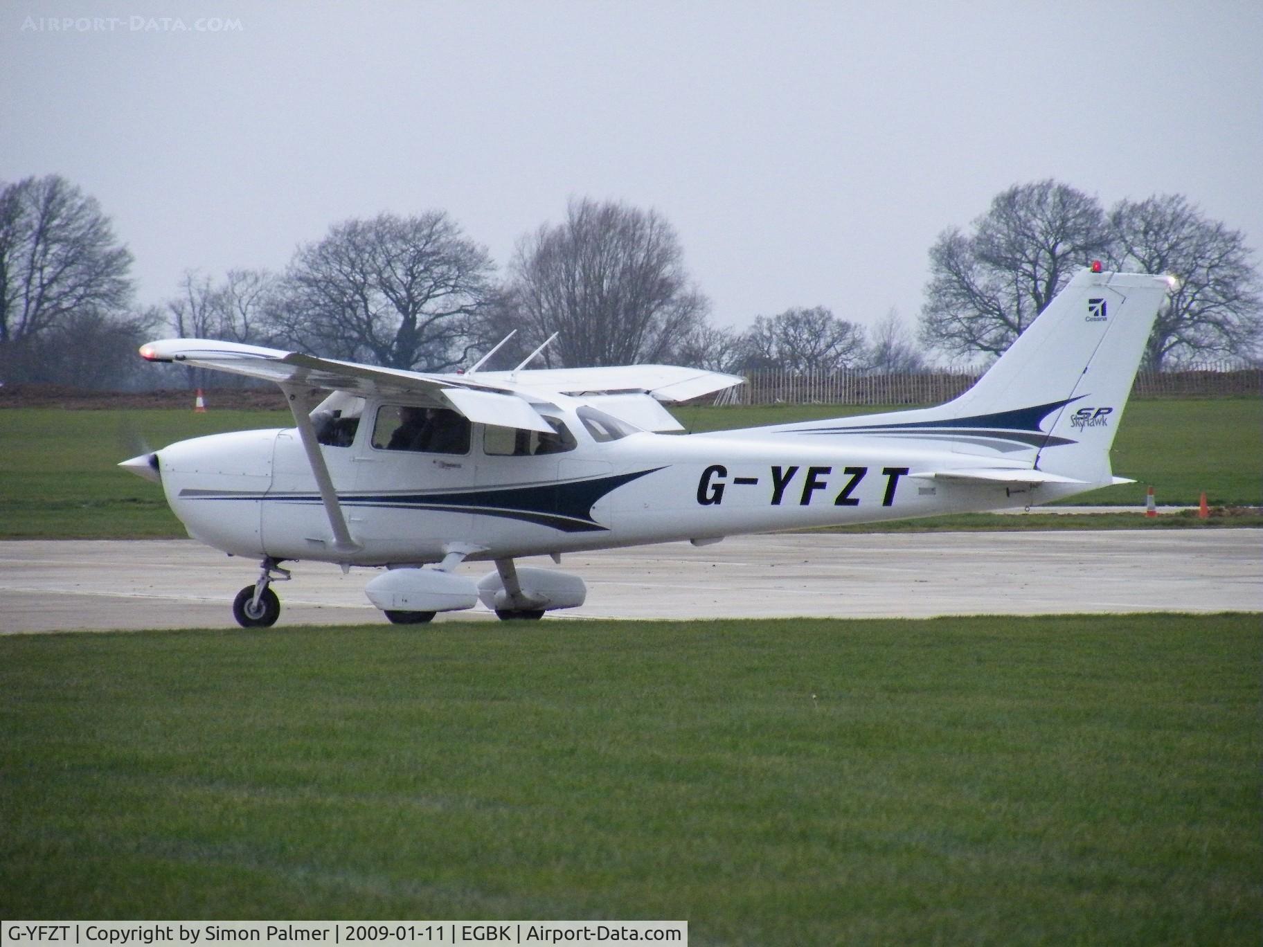 G-YFZT, 2004 Cessna 172S C/N 172S-9587, Cessna 172 visiting Sywell
