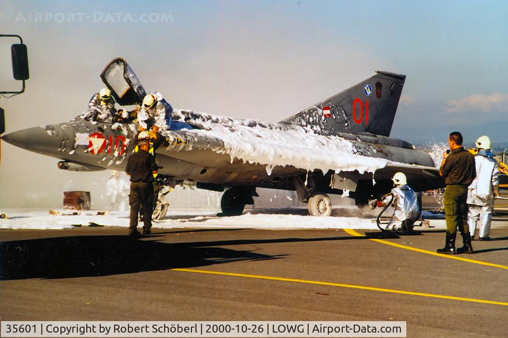 35601, 1970 Saab J-35J Draken C/N 35-601, The Austrian Air Force shows an rescue operation.