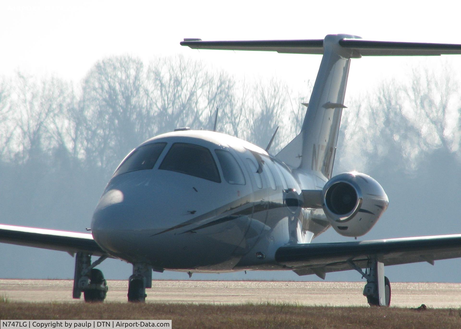 N747LG, 2008 Eclipse Aviation Corp EA500 C/N 000235, Taxiing to runway 14 at the Downtown Shreveport airport.