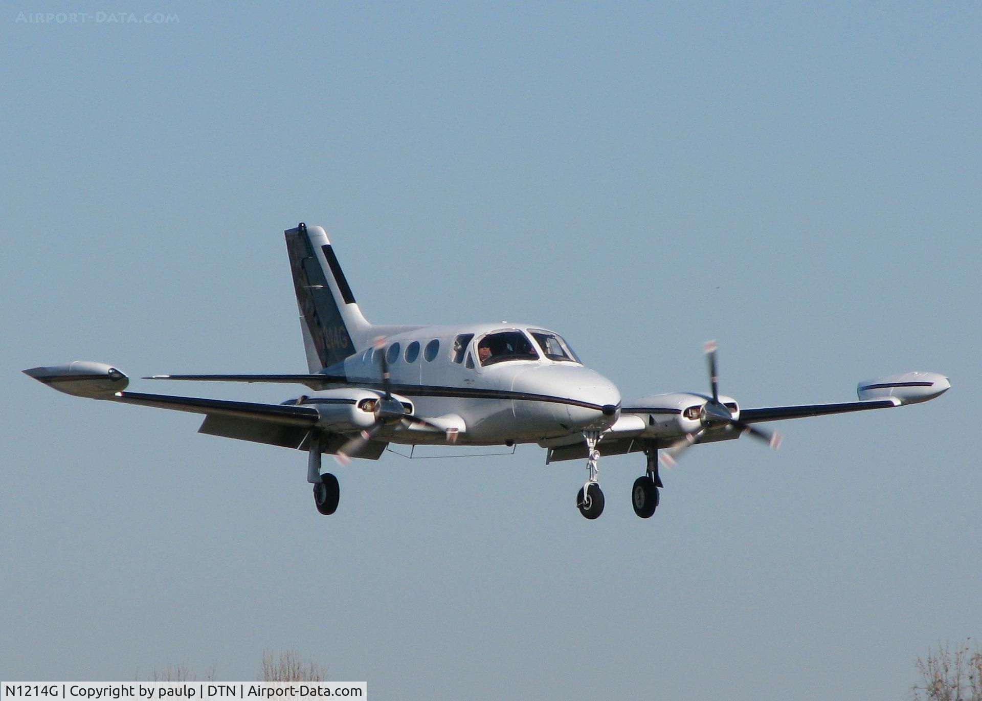 N1214G, 1975 Cessna 414 Chancellor Chancellor C/N 414-0652, Landing at the Downtown Shreveport airport.