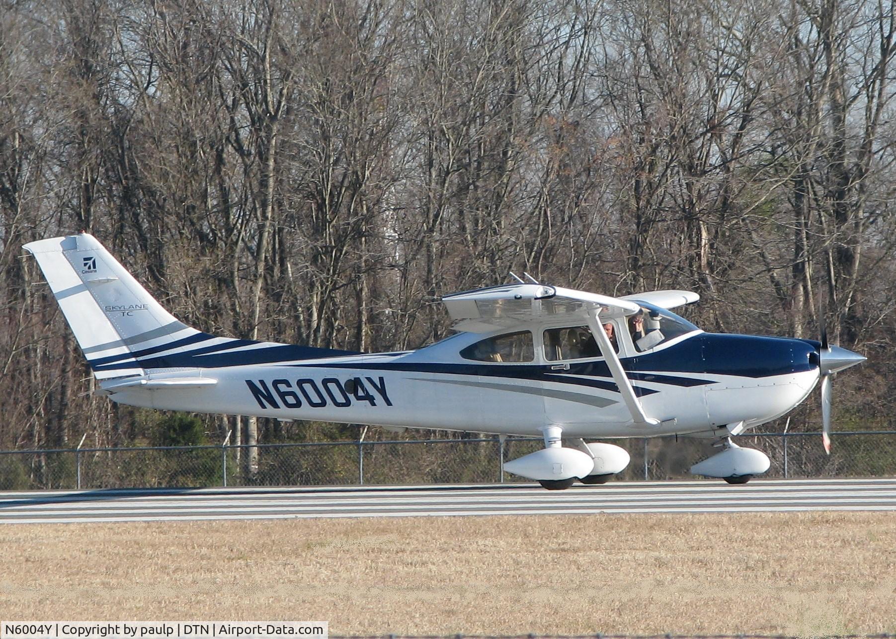 N6004Y, 2006 Cessna T182T Turbo Skylane C/N T18208509, Taking off from the Downtown Shreveport airport.
