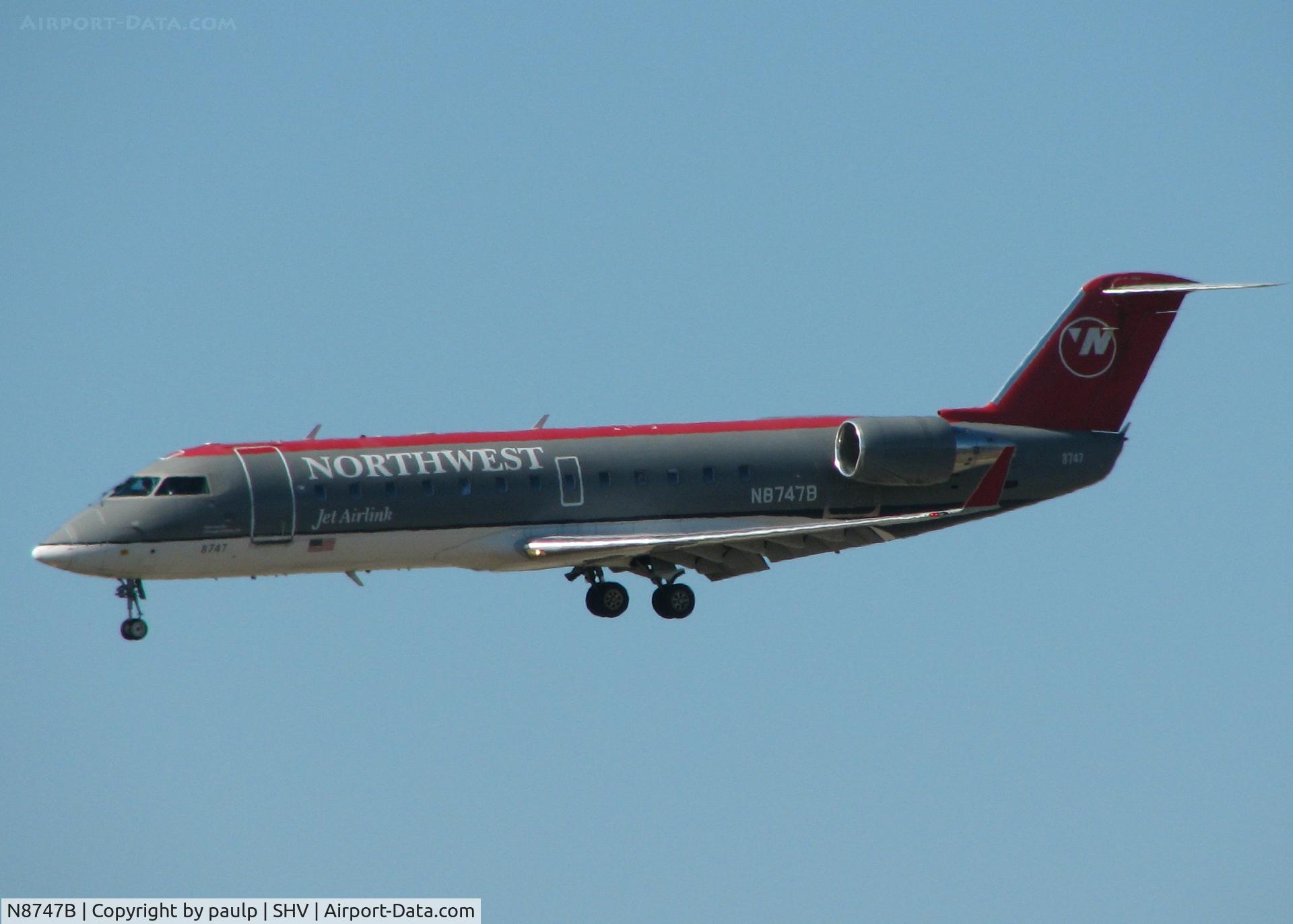 N8747B, 2003 Bombardier CRJ-200 (CL-600-2B19) C/N 7747, Landing at the Shreveport Regional airport.
