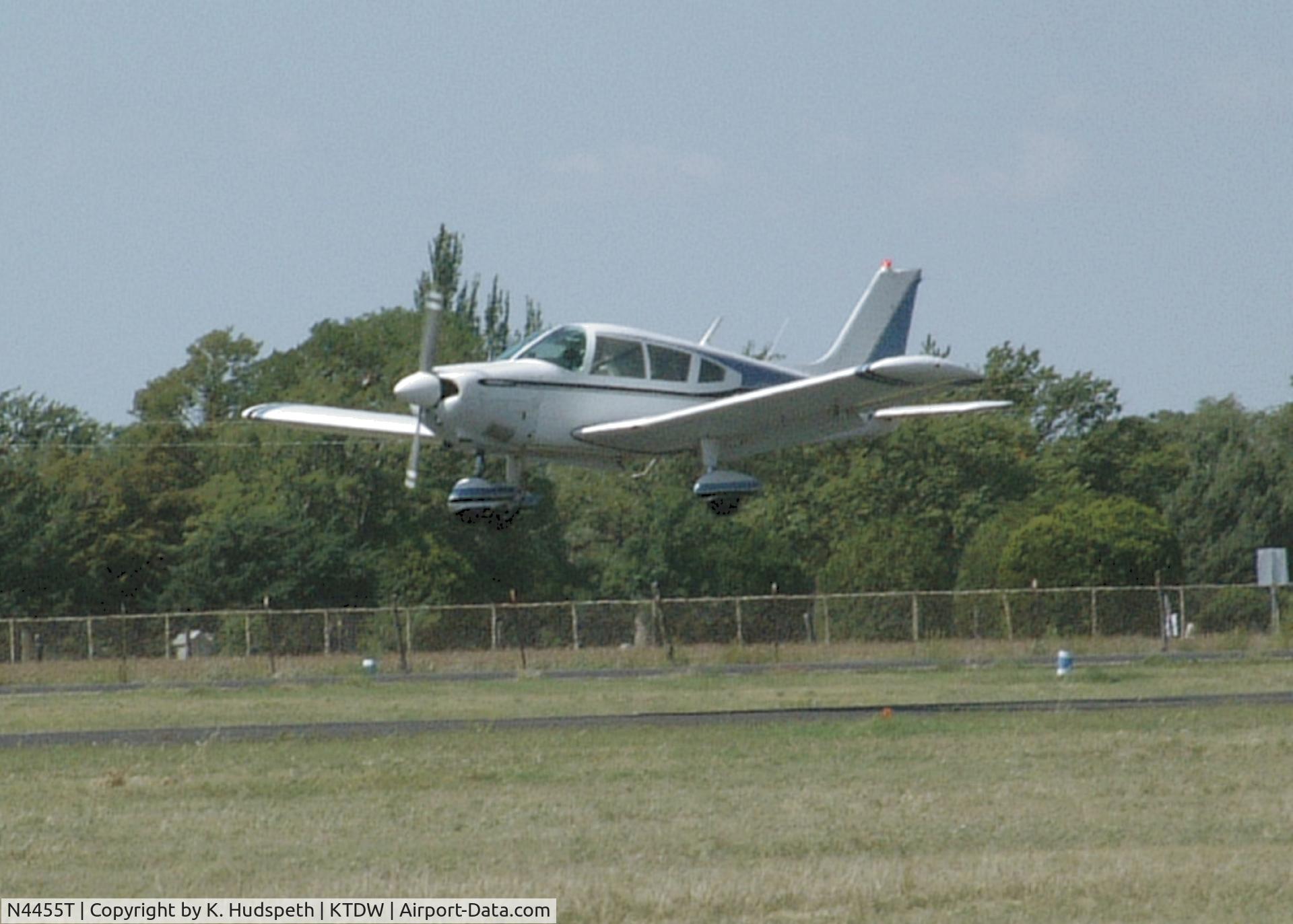 N4455T, 1972 Piper PA-28-180 C/N 28-7205163, Landing @ KTDW