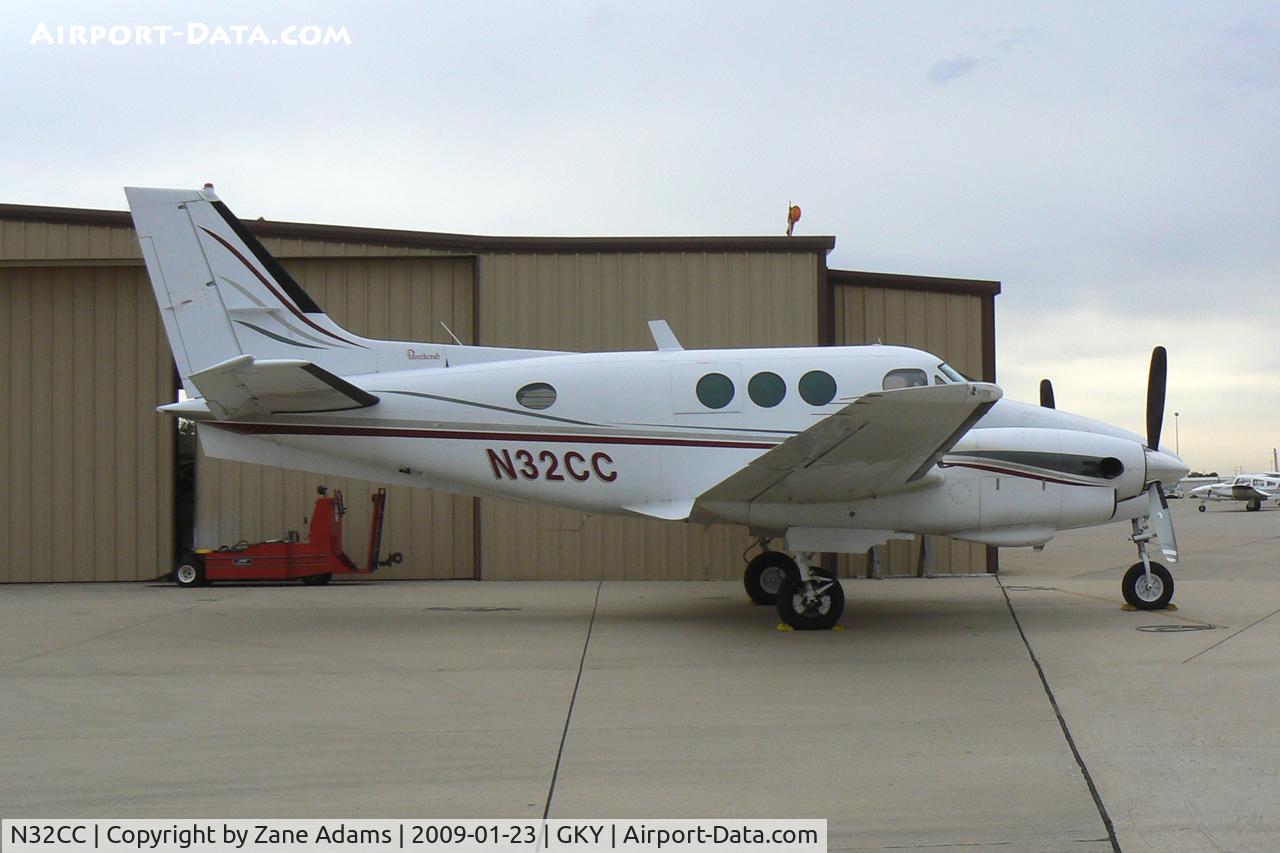 N32CC, 1970 Beech C90 King Air C/N LJ-506, At Arlington Municipal