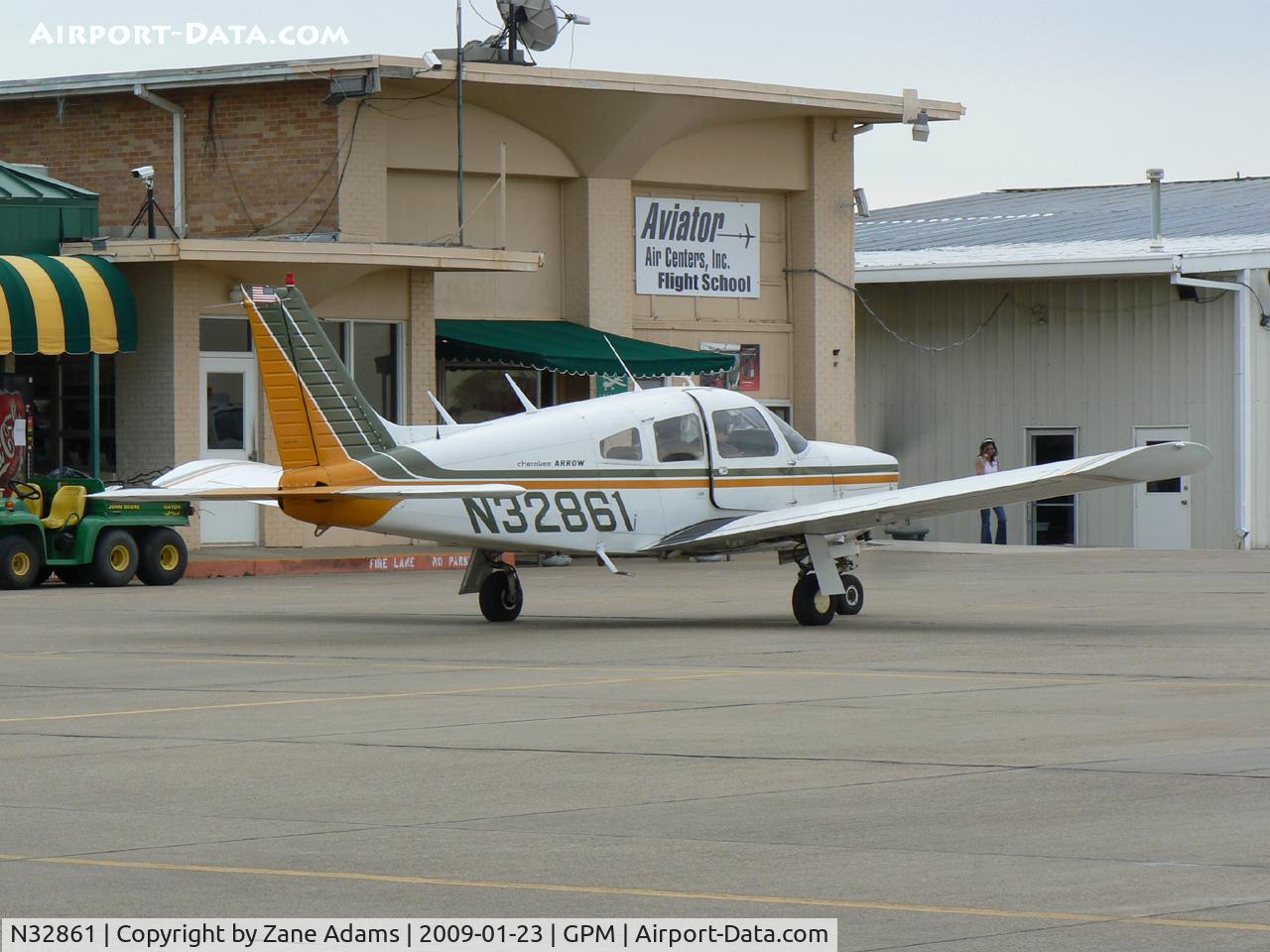 N32861, 1974 Piper PA-28R-200 C/N 28R-7535096, At Grand Prairie Municipal