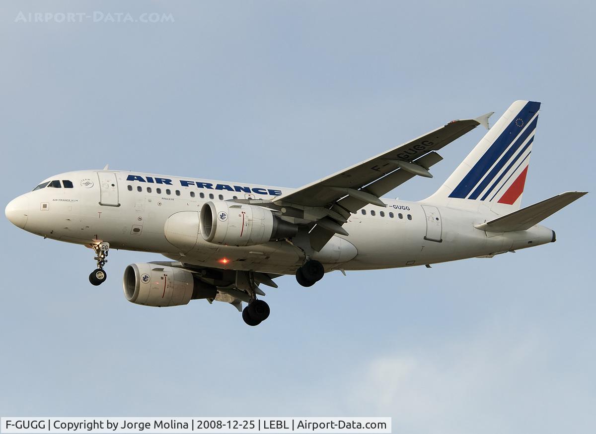 F-GUGG, 2004 Airbus A318-111 C/N 2317, Clear to land RWY 25R.