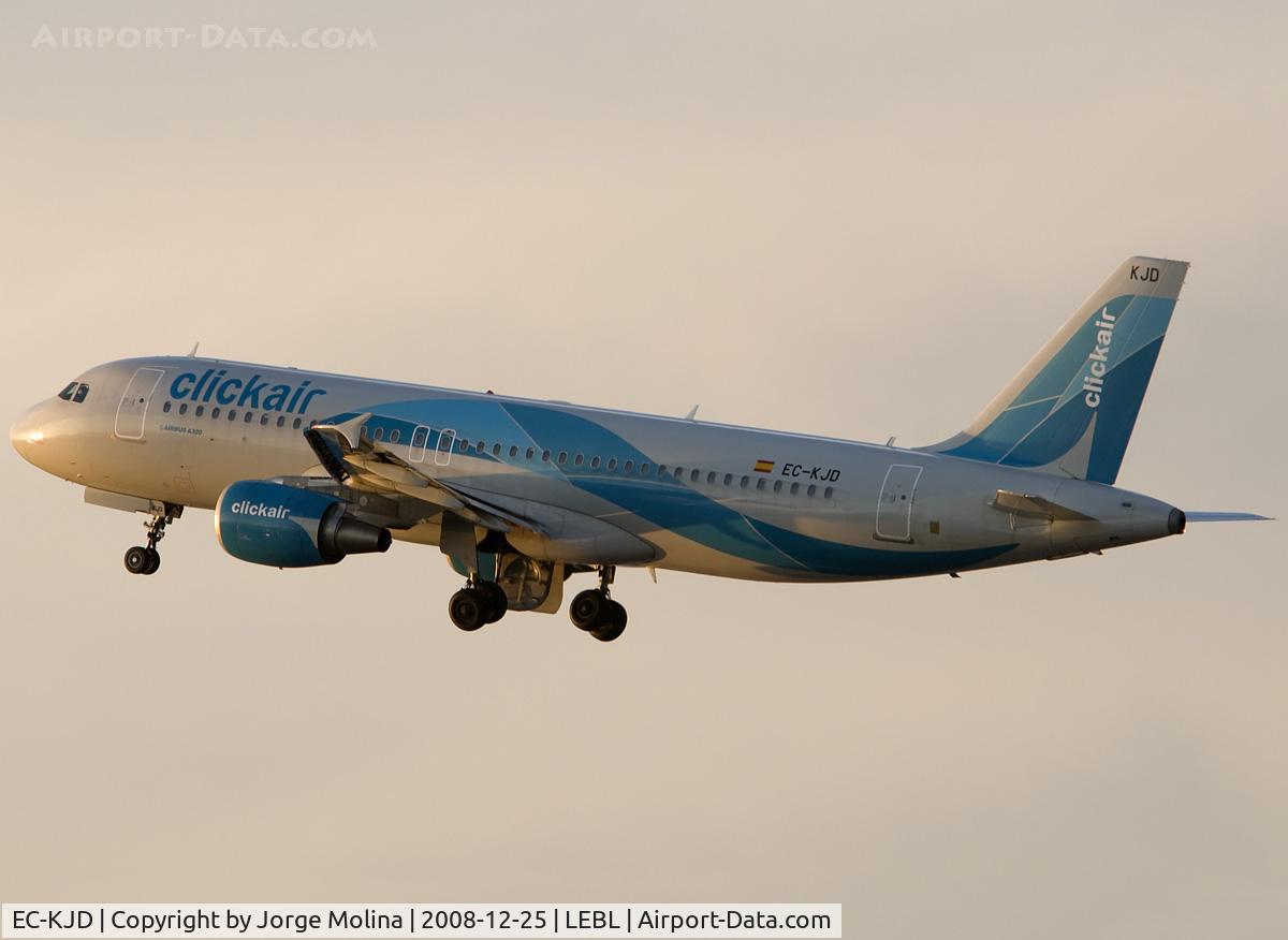 EC-KJD, 2007 Airbus A320-216 C/N 3237, Taking off RWY 25L.