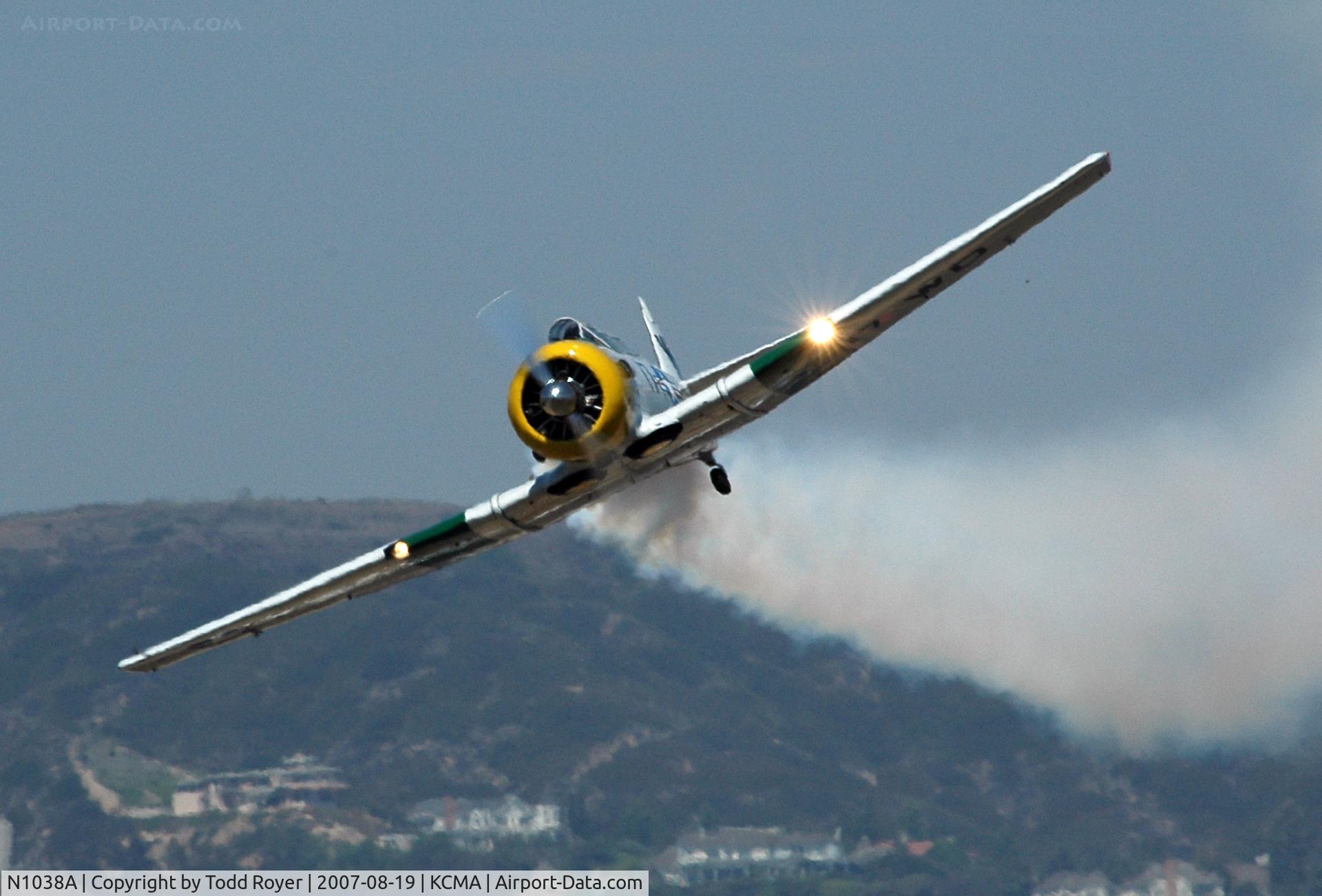 N1038A, 1944 North American SNJ-5 Texan C/N 90917 (121-41633), Camarillo airshow 2007