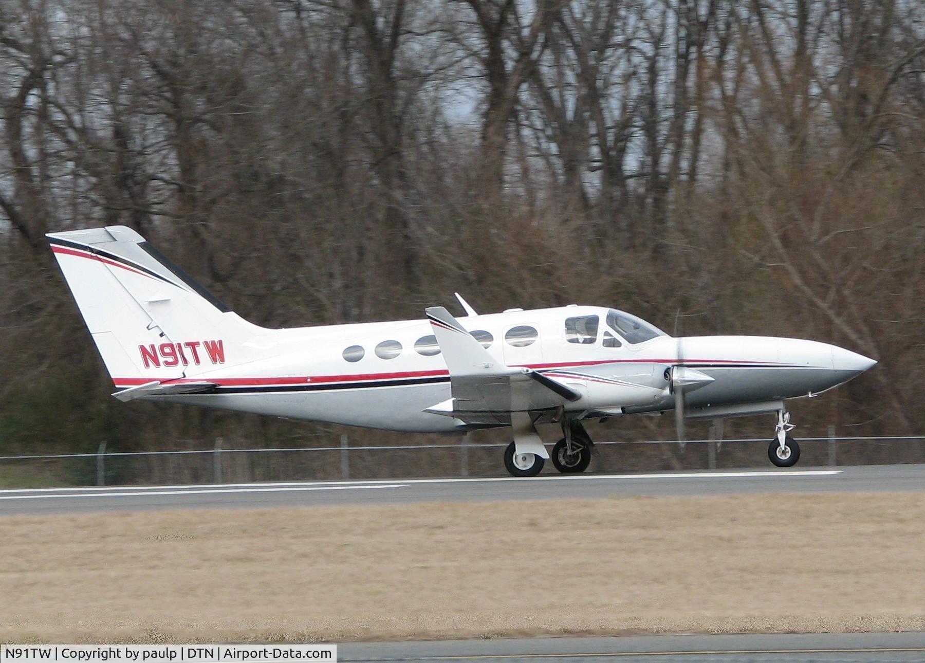 N91TW, 1978 Cessna 414A Chancellor C/N 414A0117, Taking off from the Downtown Shreveport airport.