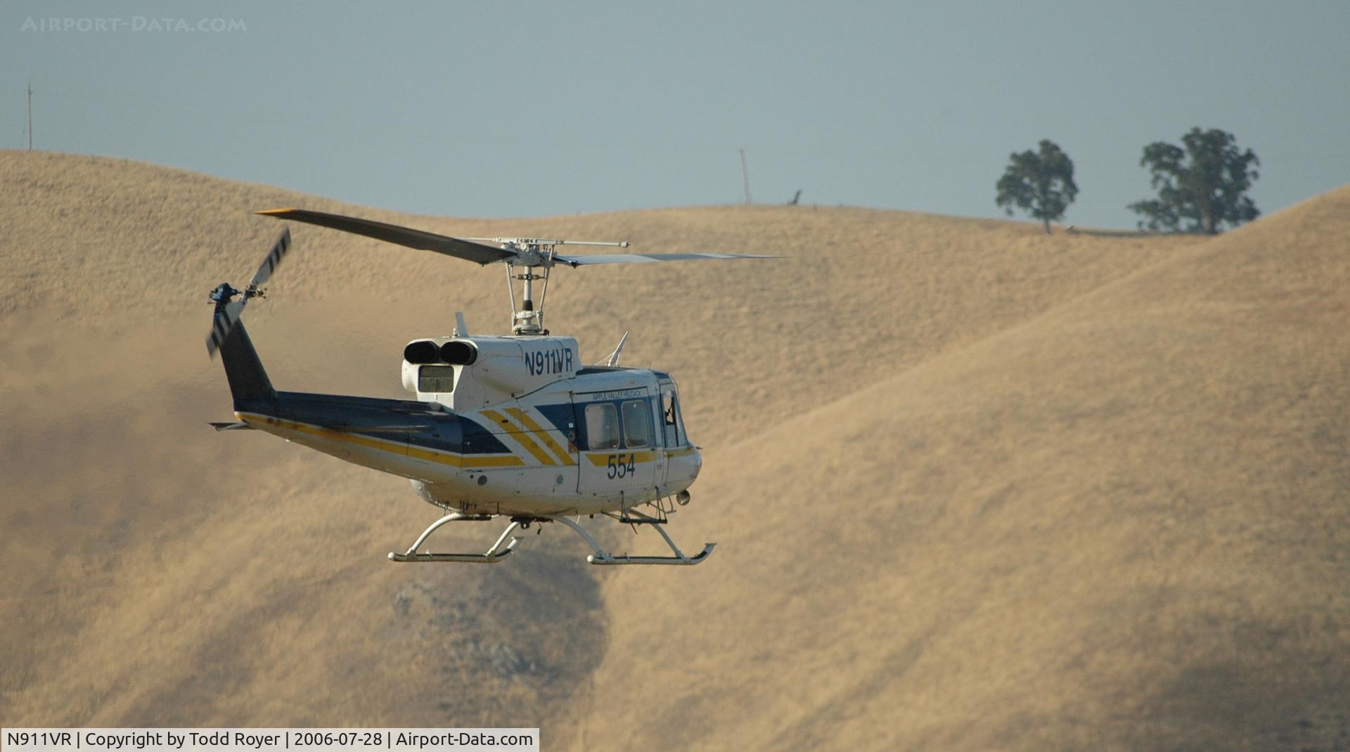 N911VR, 1980 Bell 212 C/N 30998, Working a fire near Frazier Park, California.