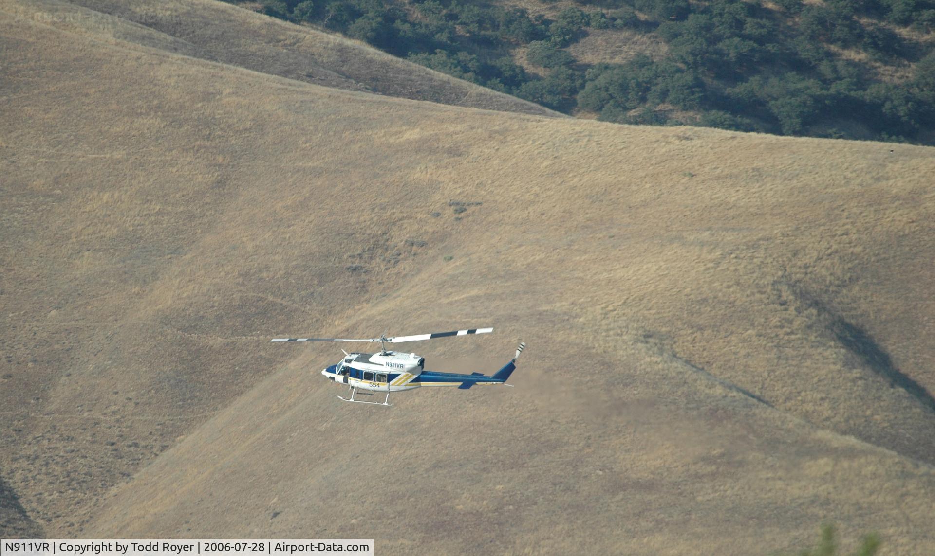N911VR, 1980 Bell 212 C/N 30998, Working a fire near Frazier Park, California.