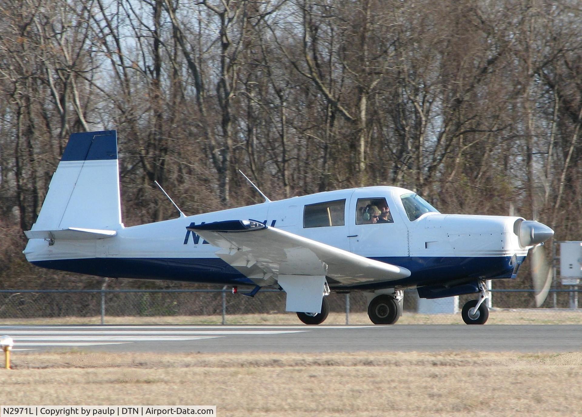 N2971L, 1967 Mooney M20C Ranger C/N 680002, Taking off from the Downtown Shreveport airport.