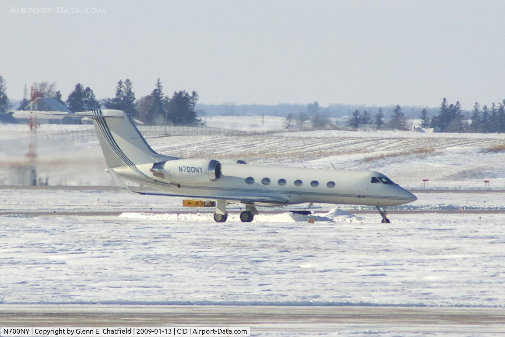 N700NY, 2001 Gulfstream Aerospace G-IV C/N 1468, About 3/4 mile from my window, taxiing to PS Air