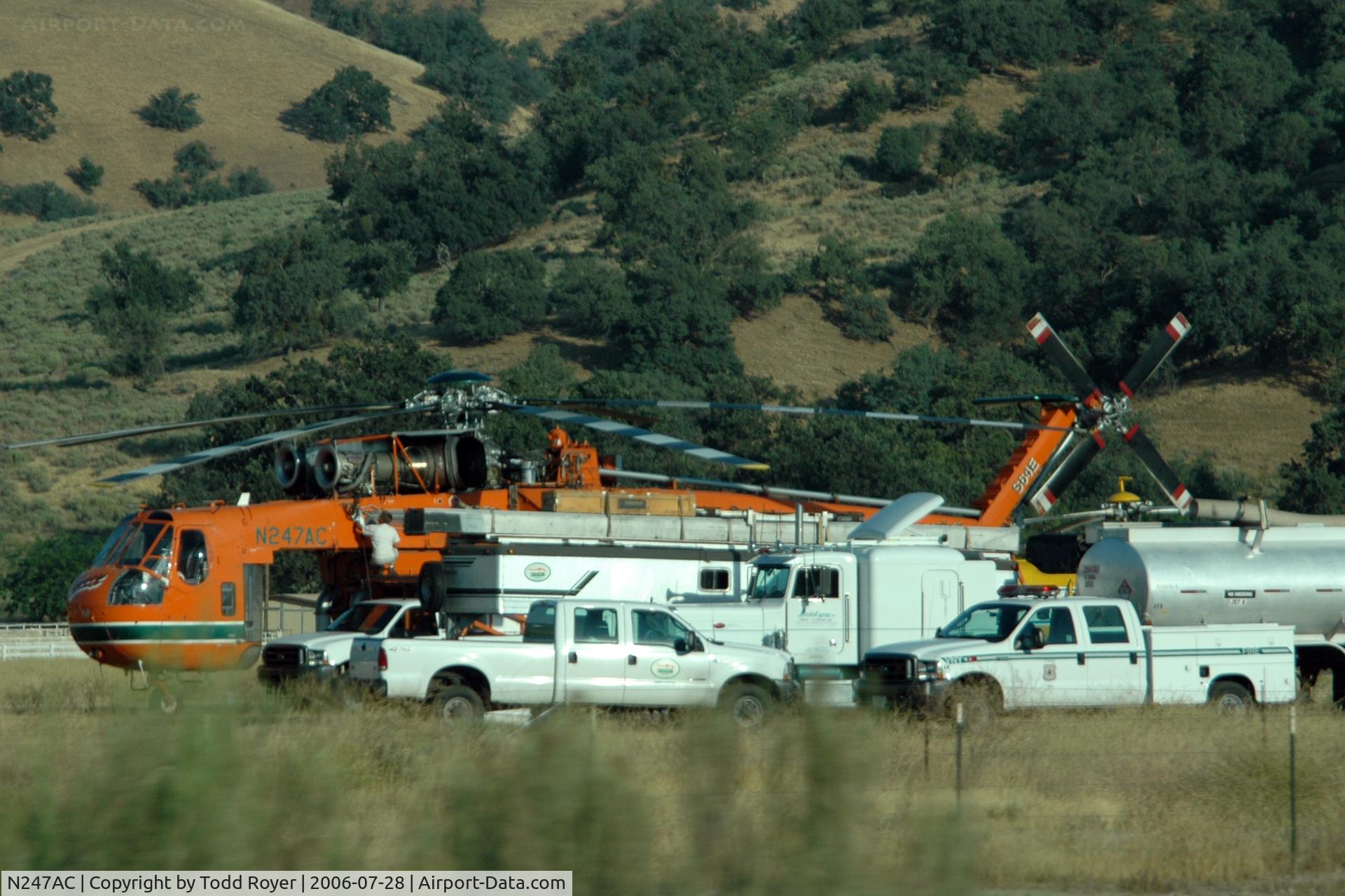 N247AC, 1968 Erickson S64E Skycrane C/N 64052, Working a fire near Frazier Park, California.