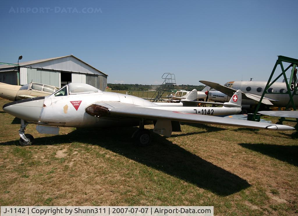 J-1142, De Havilland (FFA) Vampire FB.6 (DH-100) C/N 651, Preserved Vampire