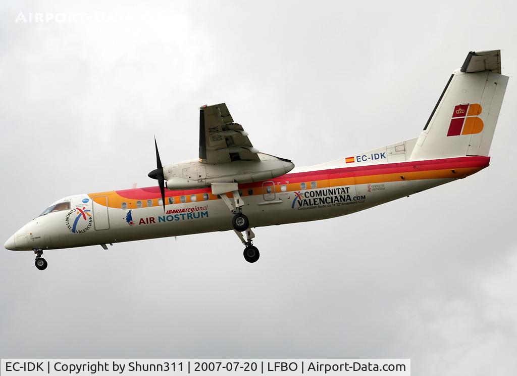 EC-IDK, 2000 De Havilland Canada DHC-8-315Q Dash 8 C/N 564, Landing rwy 32L