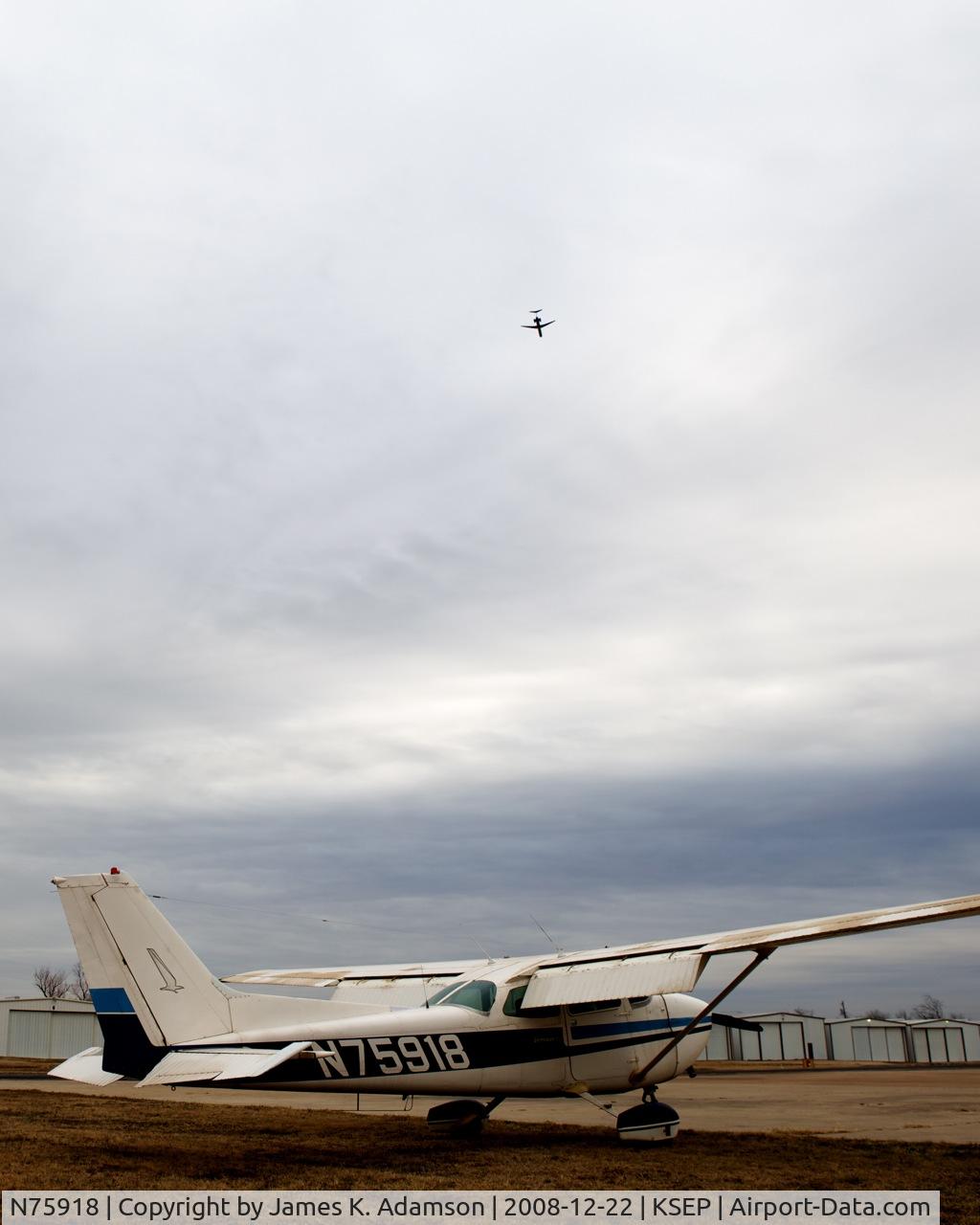 N75918, 1976 Cessna 172N C/N 17268041, Left so the crew can get some BBQ