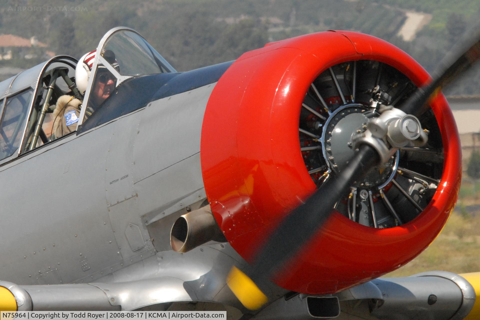 N75964, 1943 North American SNJ-4 Texan C/N 88-9830, Camarillo Airshow 2008