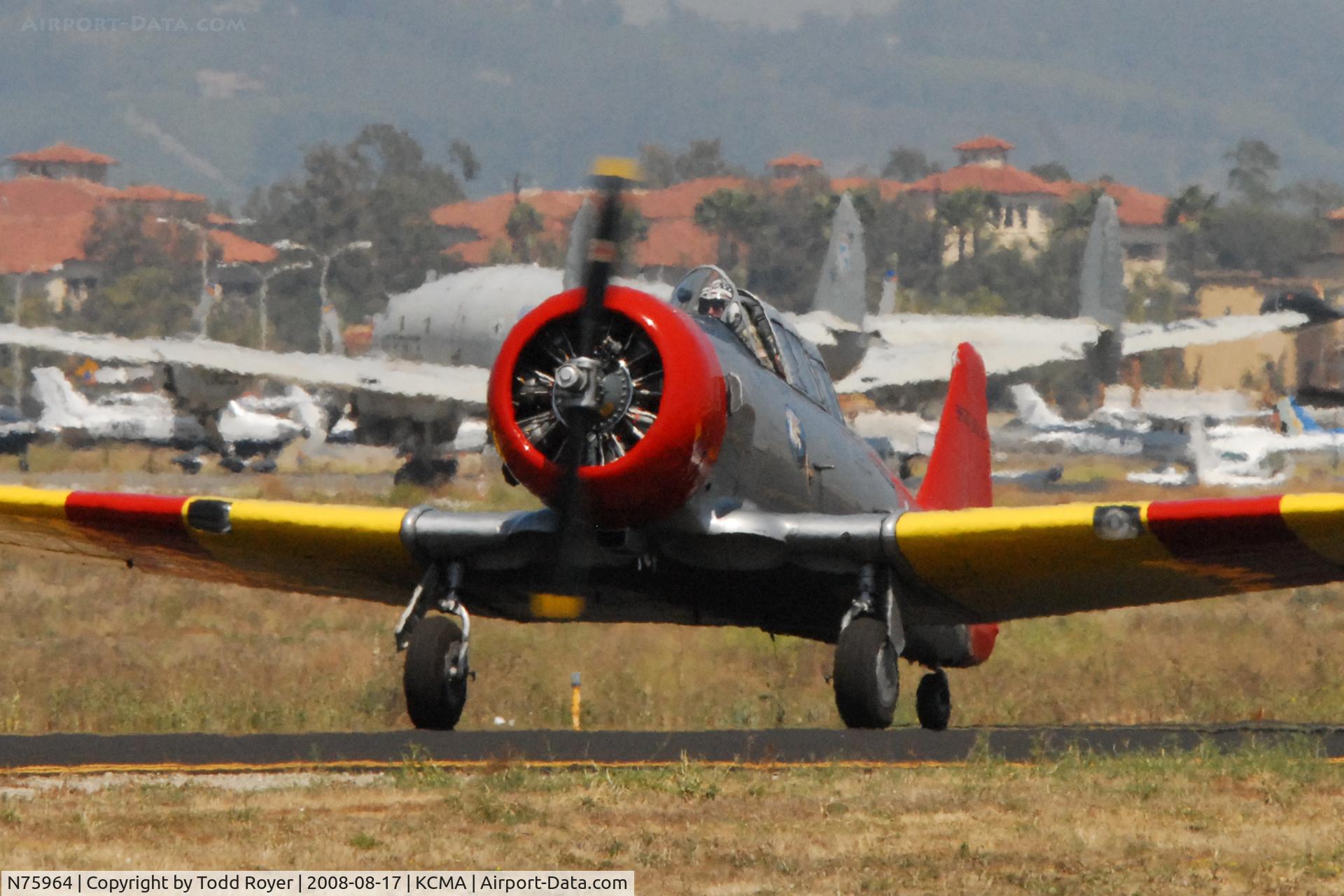 N75964, 1943 North American SNJ-4 Texan C/N 88-9830, Camarillo Airshow 2008