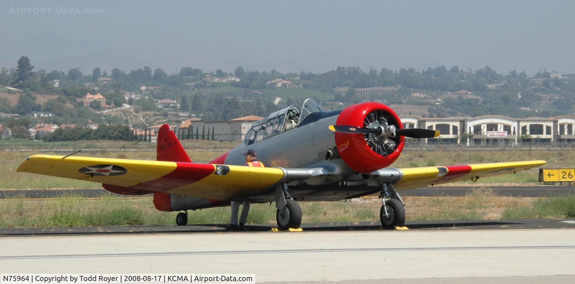 N75964, 1943 North American SNJ-4 Texan C/N 88-9830, Camarillo Airshow 2008