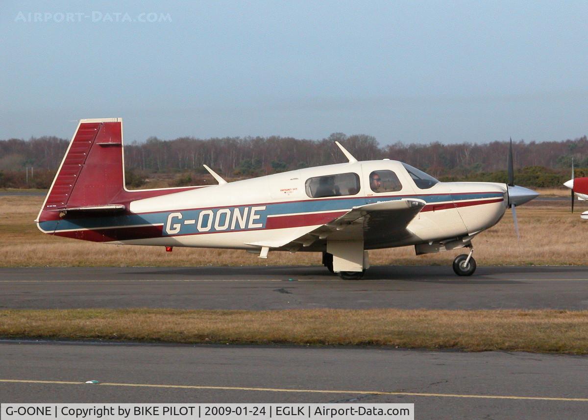 G-OONE, 1987 Mooney M20J 201 C/N 24-3039, TAXYING TO TERMINAL
