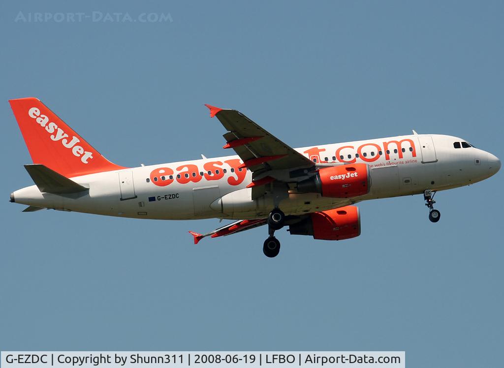 G-EZDC, 2003 Airbus A319-111 C/N 2043, Landing rwy 32L