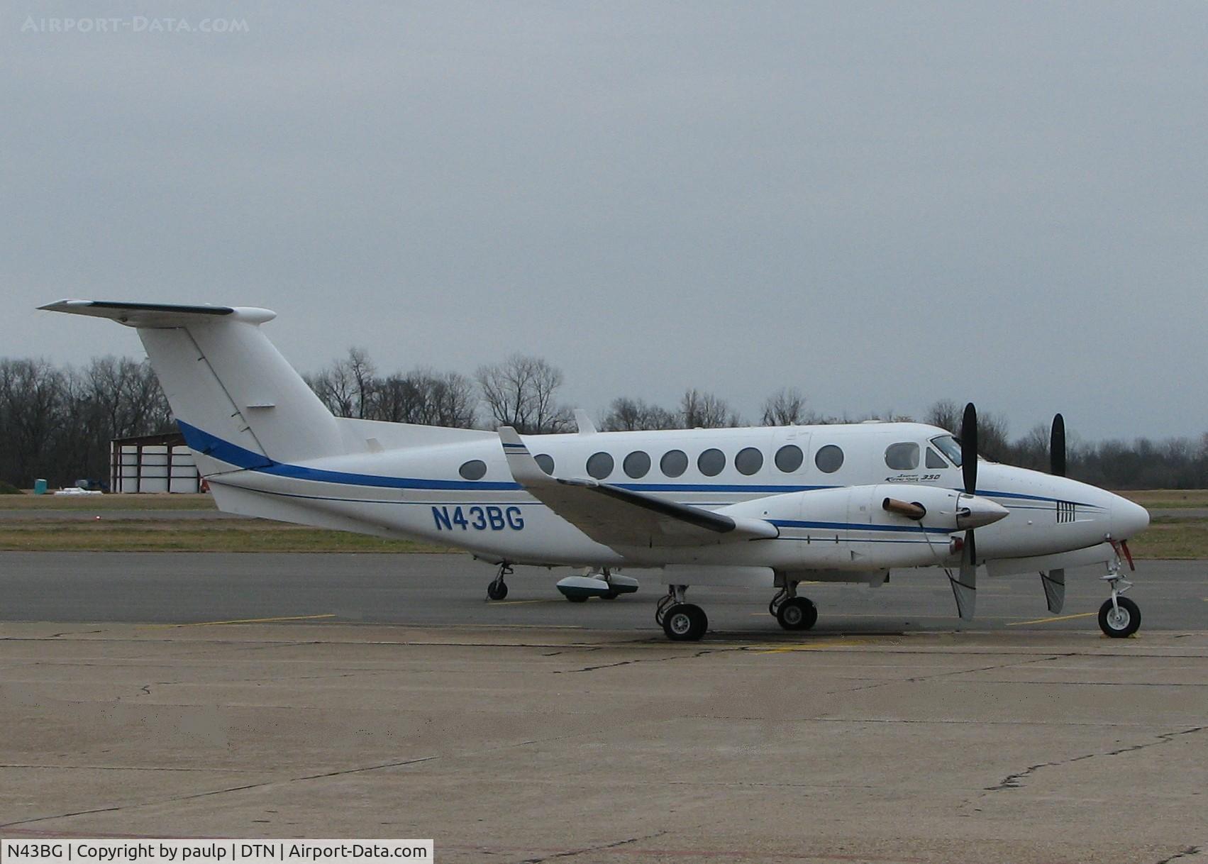 N43BG, 1994 Beech B300 King Air C/N FL-117, Parked at the Downtown Shreveport Airport.