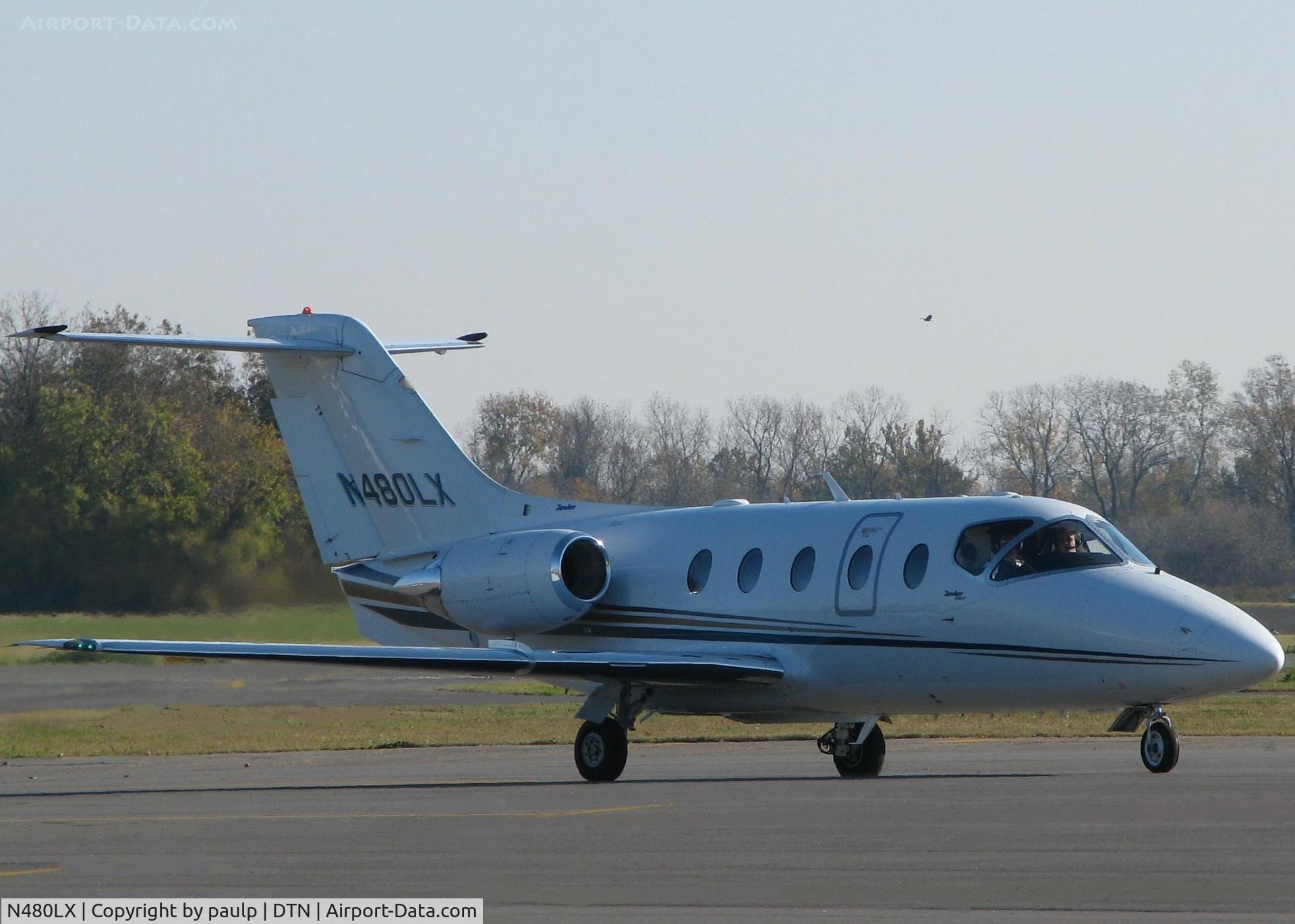 N480LX, Raytheon Aircraft Company 400A C/N RK-398, Parking at the Downtown Shreveport airport.