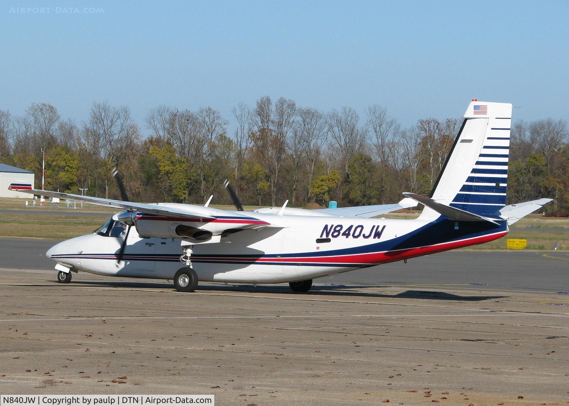 N840JW, 1981 Rockwell International 690C C/N 11658, Parking at the Downtown Shreveport airport.