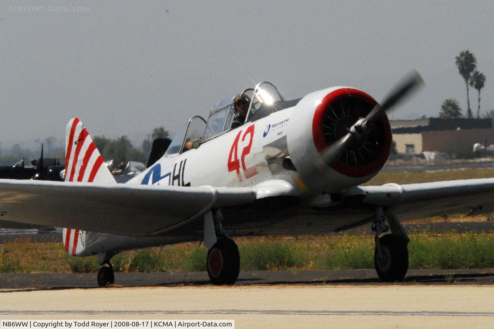 N86WW, 1956 North American SNJ-4 Texan C/N 88-12291, Camarillo Airshow 2006