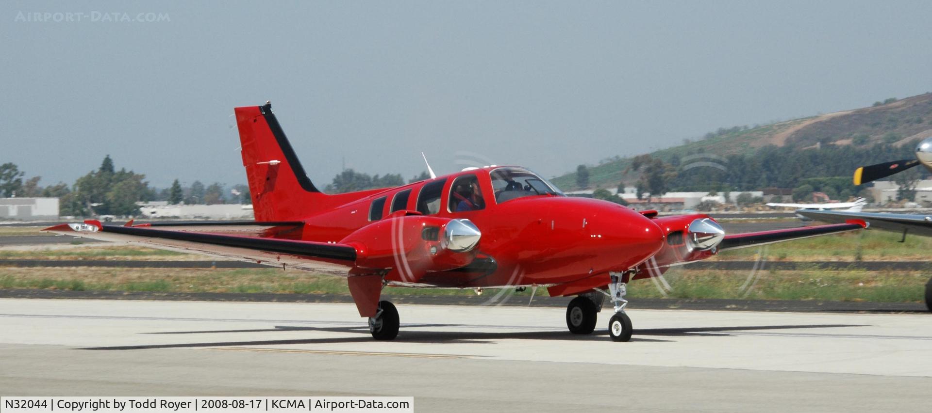 N32044, 2008 Hawker Beechcraft Corp G58 Baron C/N TH-2224, Camarillo Airshow 2008