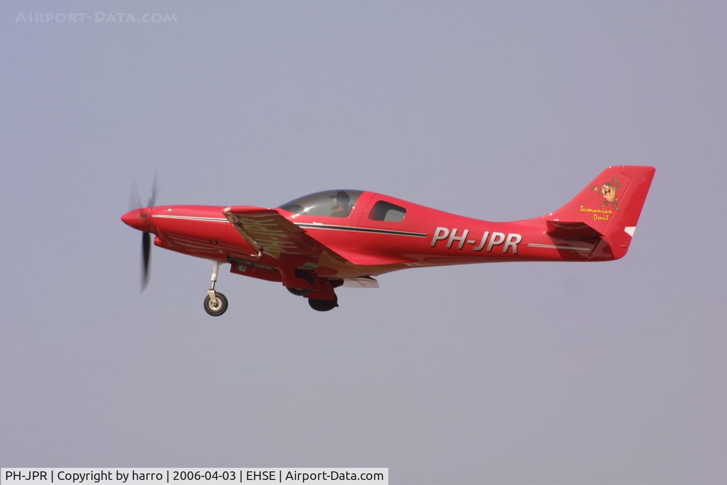 PH-JPR, 2001 Lancair 360 C/N SFB2001-442, Gear retraction in progress during takeoff