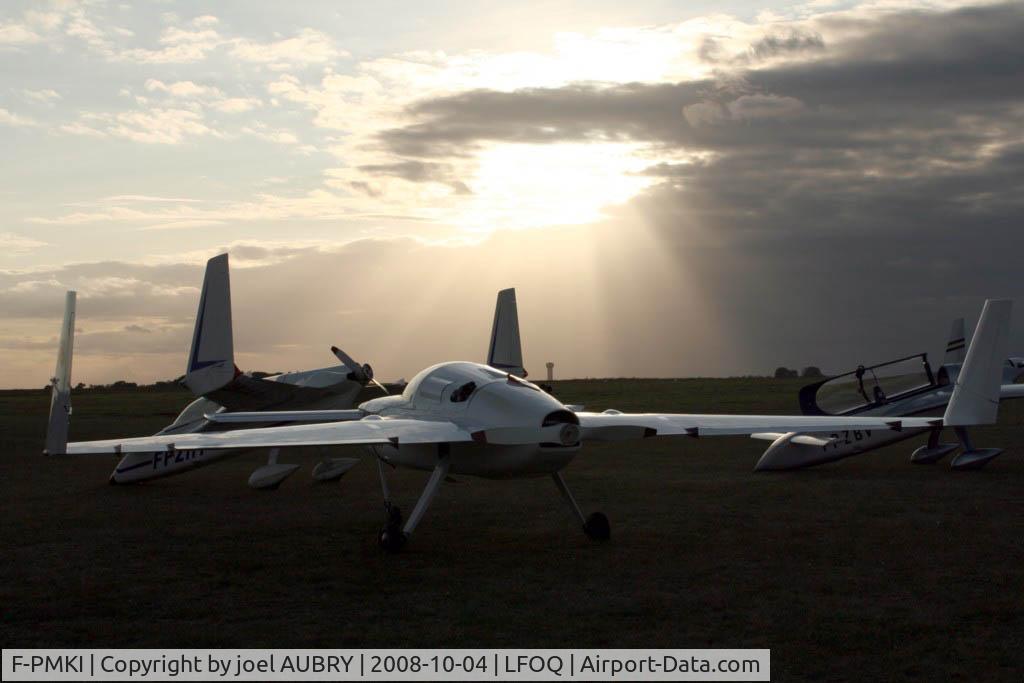 F-PMKI, 2004 Dickey E-Racer Mk 1 C/N ER-263, at night october 2008