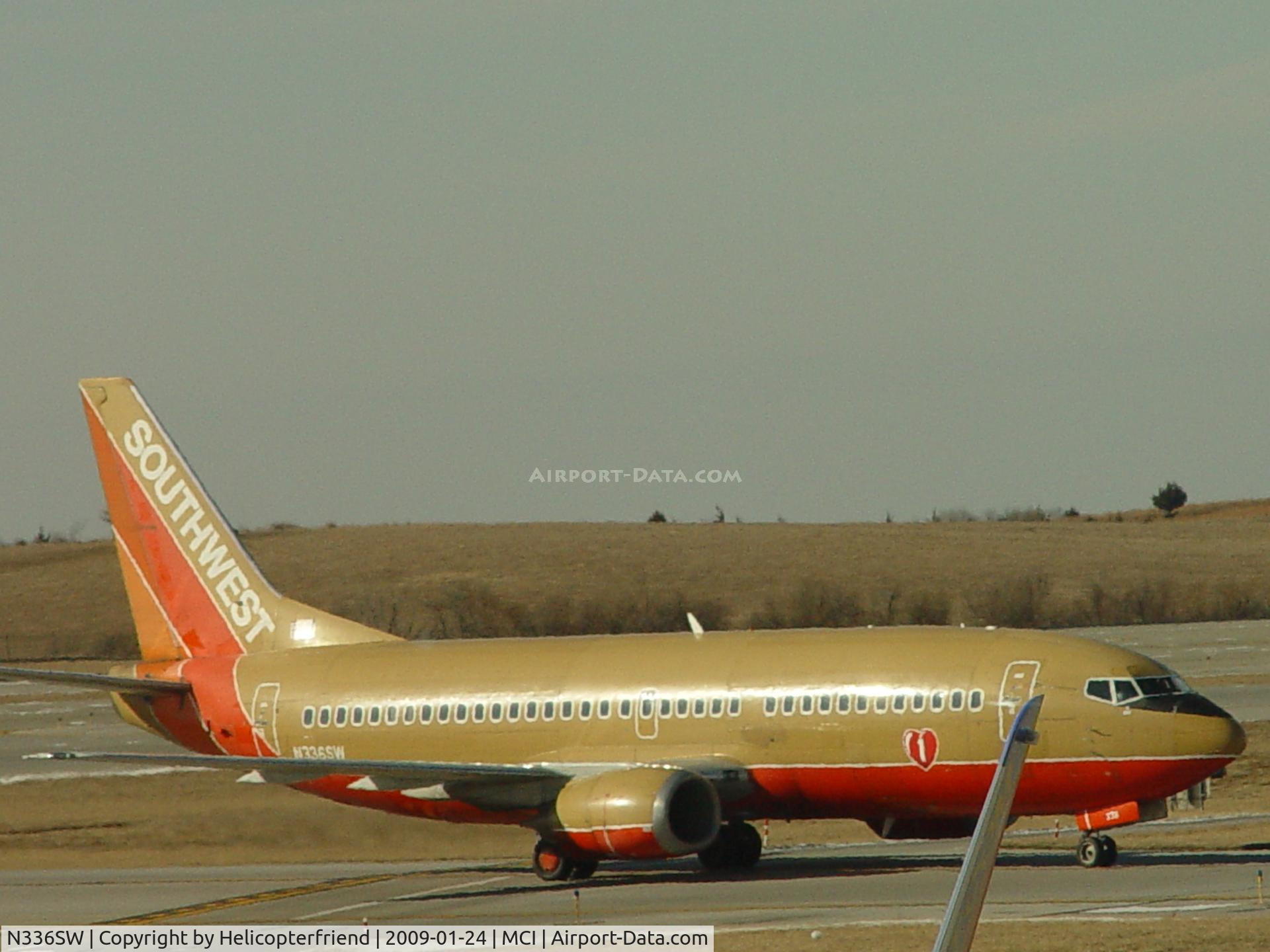 N336SW, 1988 Boeing 737-3H4 C/N 23940, Pulling into Terminal B Gate 31