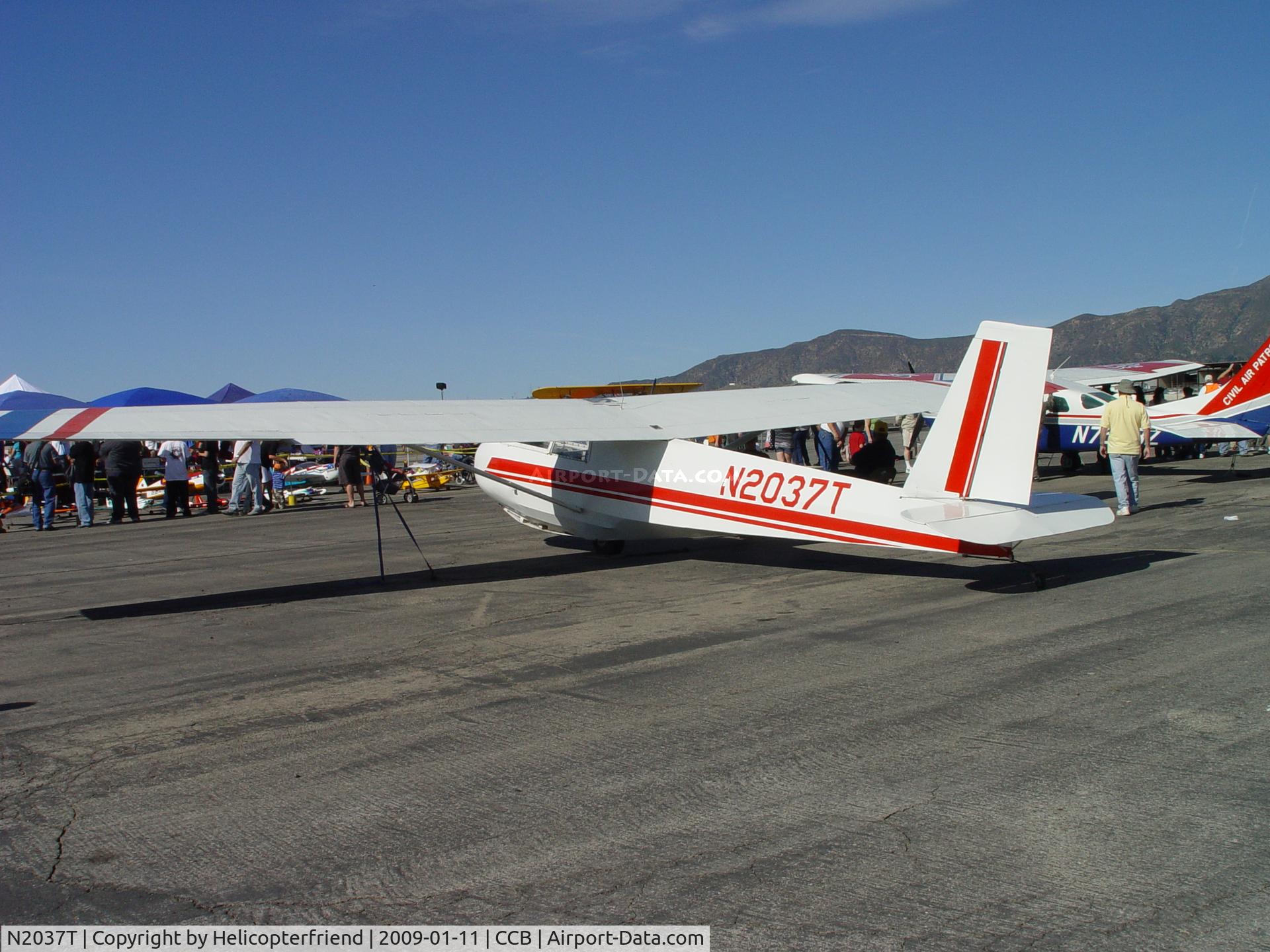 N2037T, 1977 Schweizer SGS 2-33A C/N 467, Glider on static display at Cable Air Show