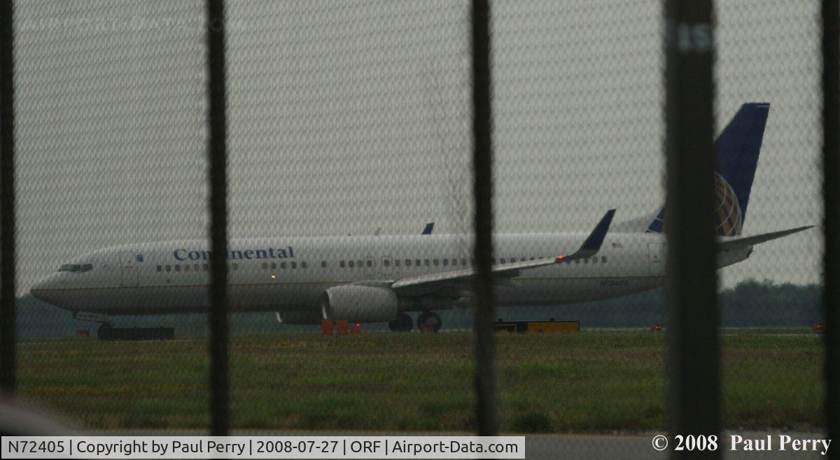 N72405, 2001 Boeing 737-924 C/N 30122, Quick shot from the truck.