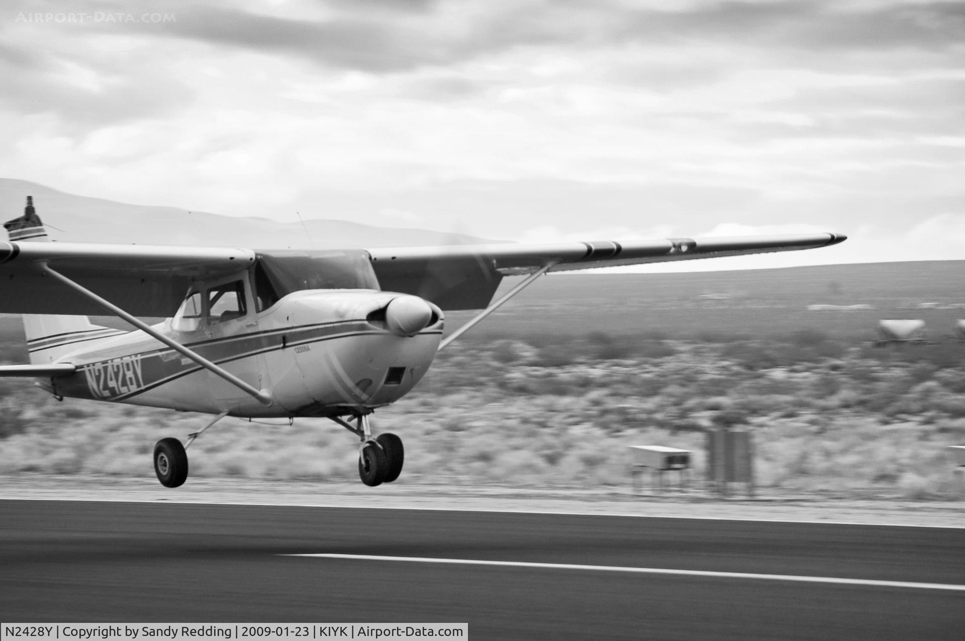 N2428Y, 1962 Cessna 172D C/N 17249728, Cessna 172 about to land