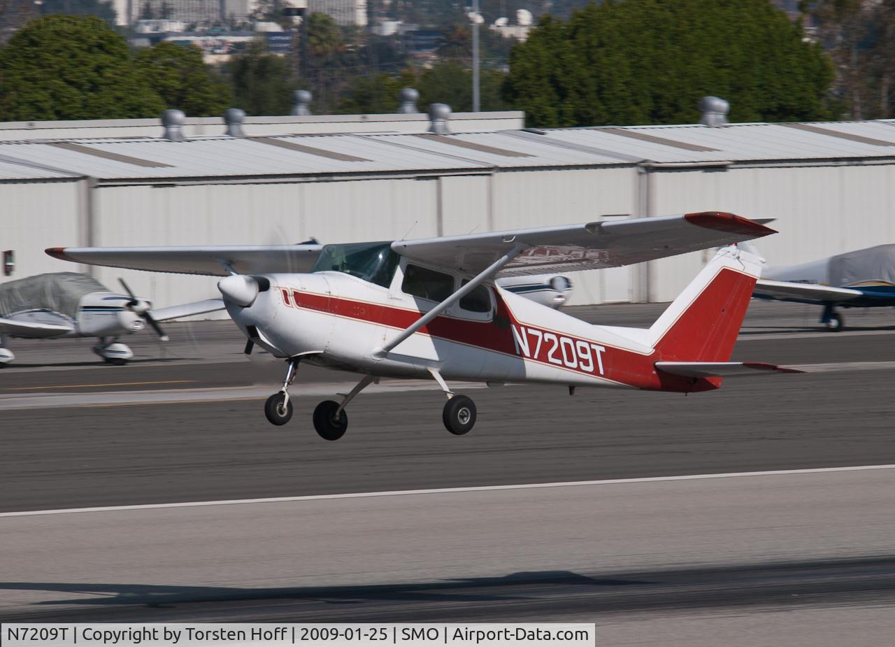 N7209T, 1959 Cessna 172A C/N 46809, N7209T departing from RWY 21
