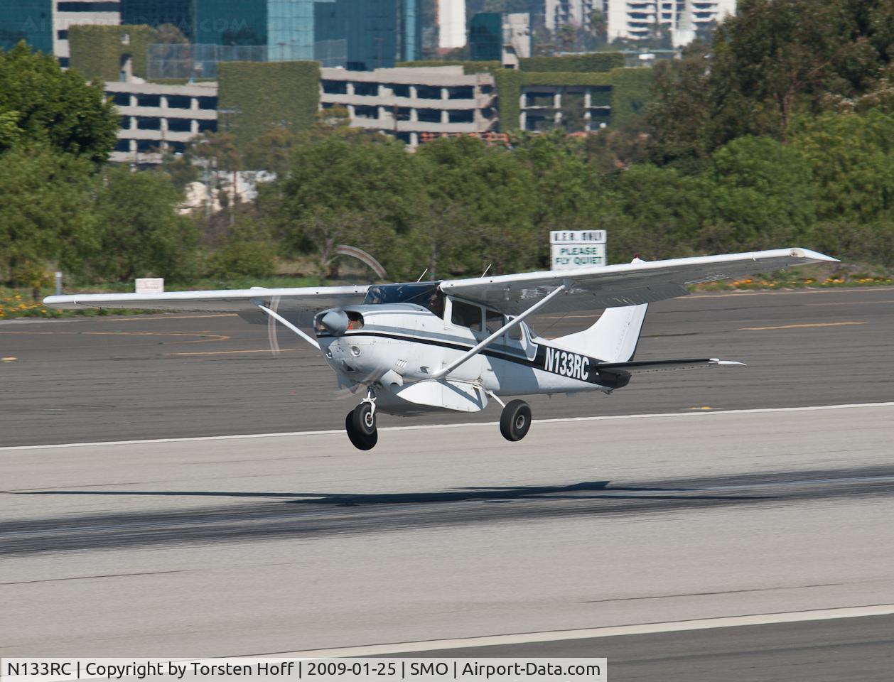 N133RC, 1971 Cessna U206F Stationair C/N U20601737, N133RC departing from RWY 21