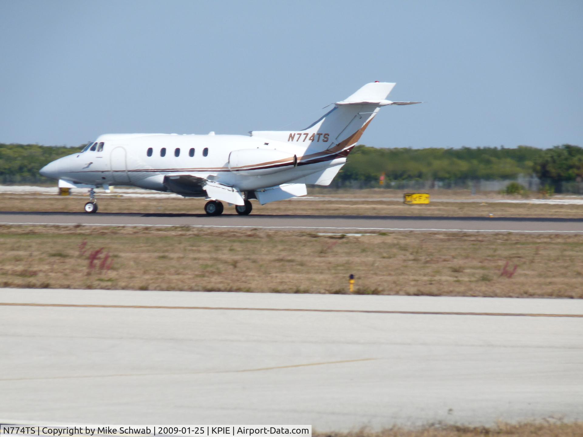 N774TS, 1972 Hawker Siddeley BH.125-400A C/N NA774, Just after touch down