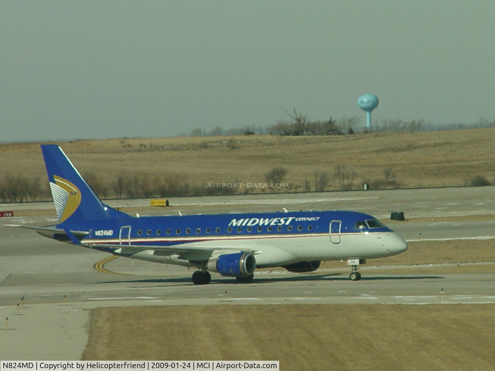 N824MD, 2005 Embraer 170SU (ERJ-170-100SU) C/N 17000045, Turned off taxiway enroute Terminal A
